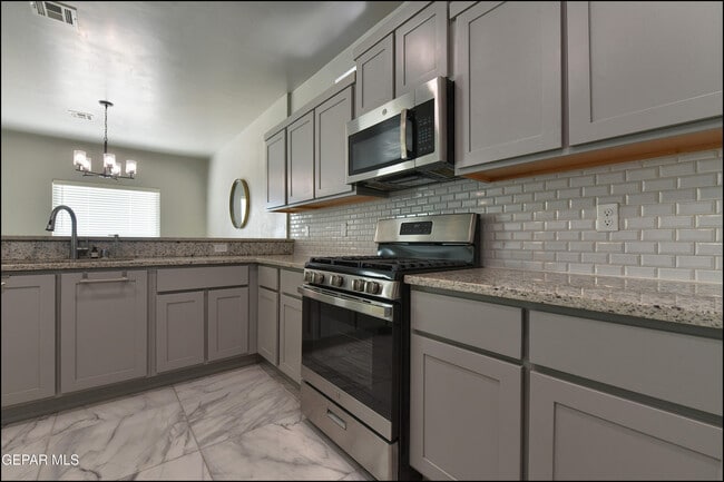 Building Photo - 600 Logwood Ave