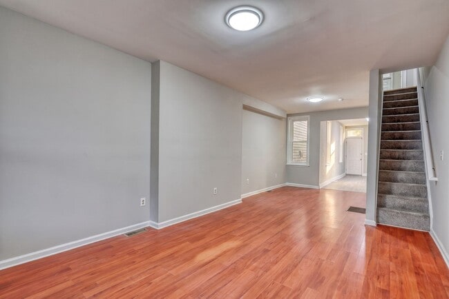 Building Photo - 515 Seneca St