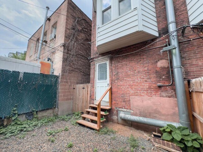 Building Photo - 1832-34 Callowhill St