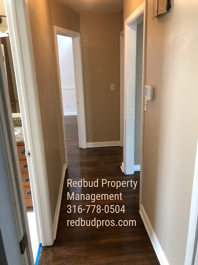 Building Photo - 639 S Courtleigh Dr