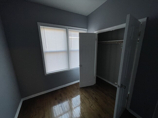 Building Photo - 7843 S Cregier Ave