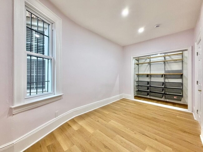 Building Photo - 130 Beach St