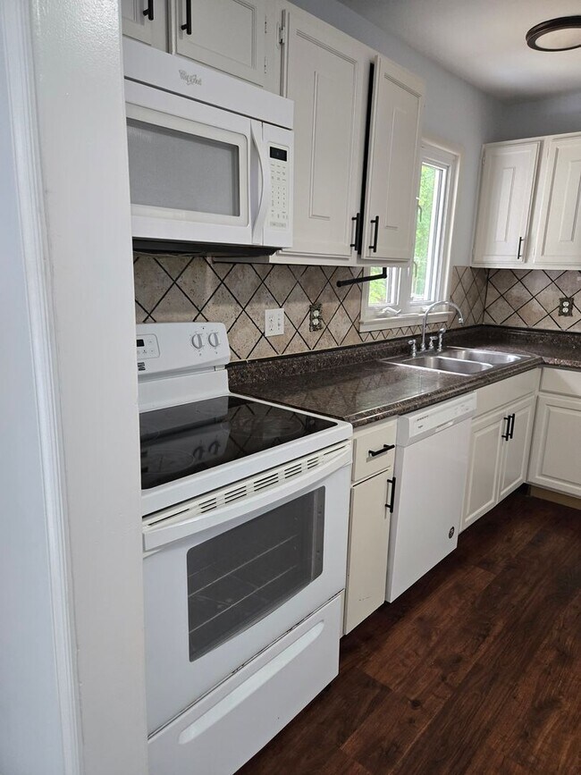 Building Photo - Single Family Home in Dale City