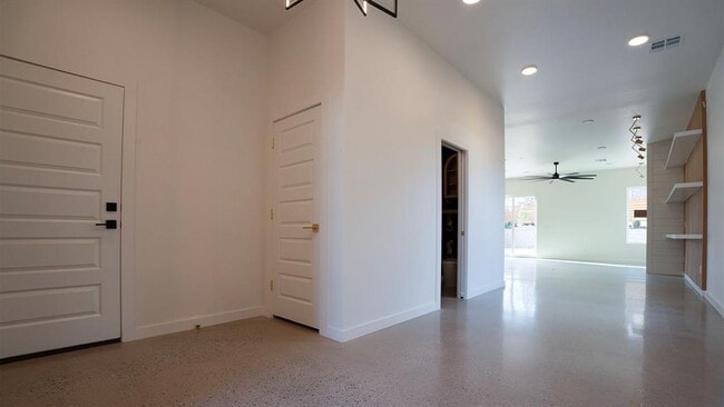 Building Photo - 605 N Idaho Ave