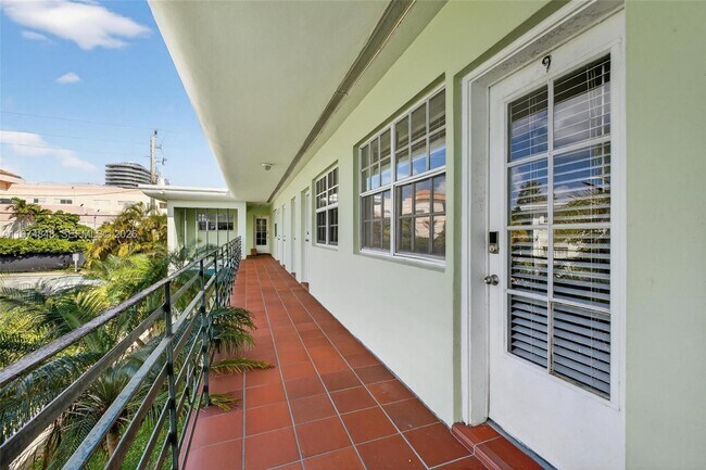 Building Photo - 8600 Byron Ave