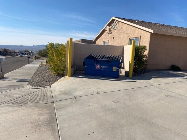 Building Photo - PALI3045