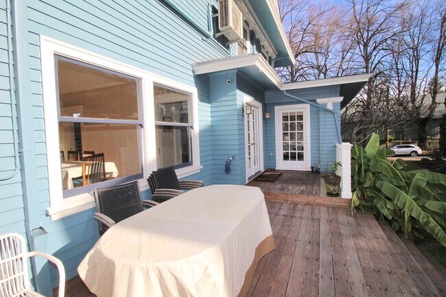 Building Photo - 2343 NE 21st Ave