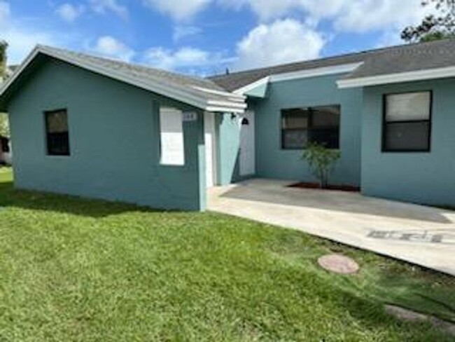 Building Photo - Beautifully renovated 3/2 home in Greenacres!