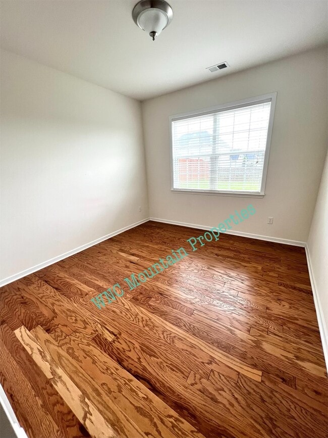 Building Photo - 224 E Hiawassee Rd