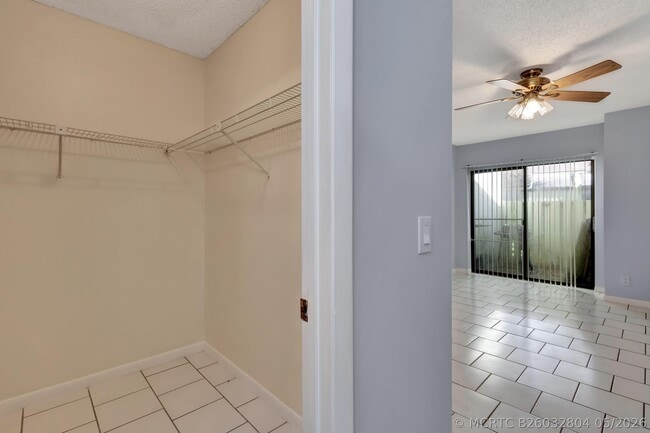Building Photo - 4385 Willow Brook Cir