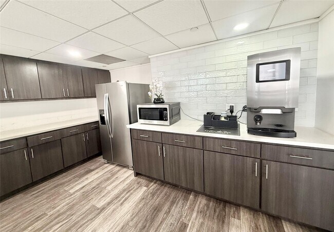 Building Photo - 2016 Main St