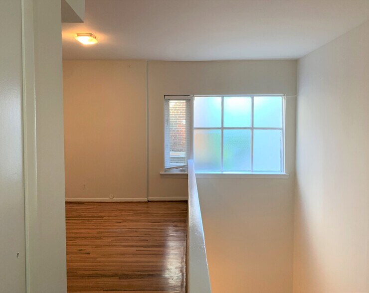 Primary Photo - 937 Lombard St