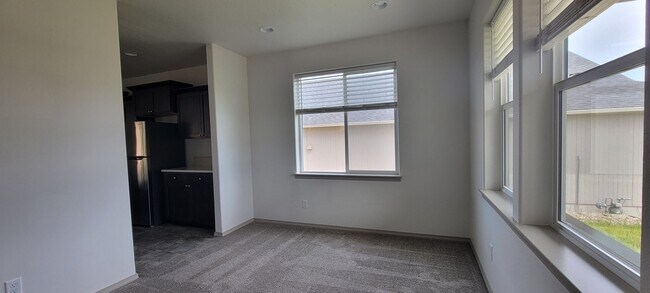 Building Photo - North Albany upgraded single family house