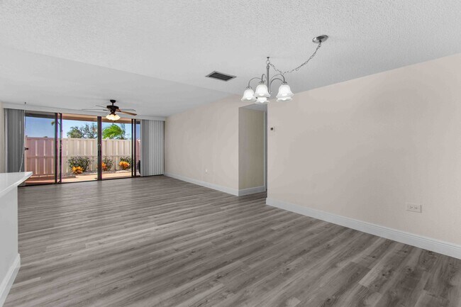 Building Photo - 500 Treasure Island Causeway