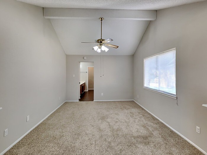 Building Photo - 16302 N Cross Dr