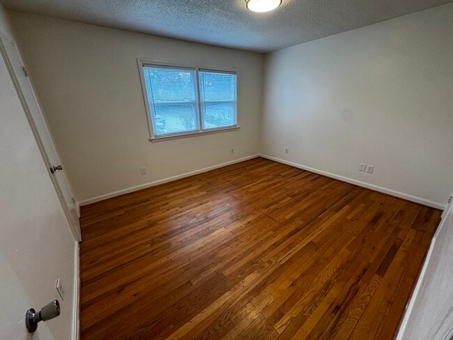 Building Photo - 3818 Lupton Cir