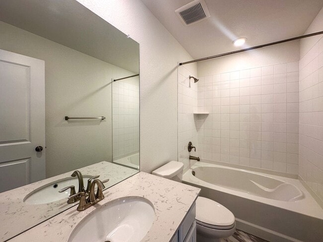 Building Photo - Luxurious 3bd home in Dove Village