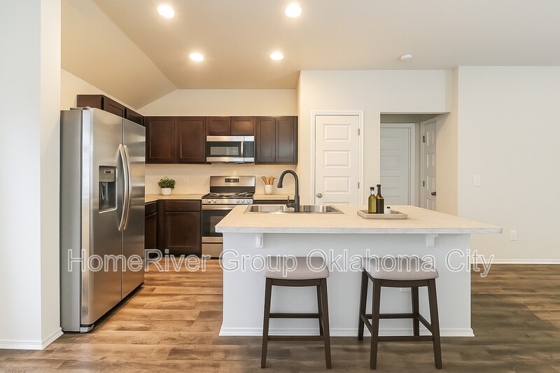 Building Photo - 1213 S Brk Dr