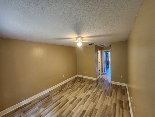 Building Photo - 2912 Westmoreland Ct