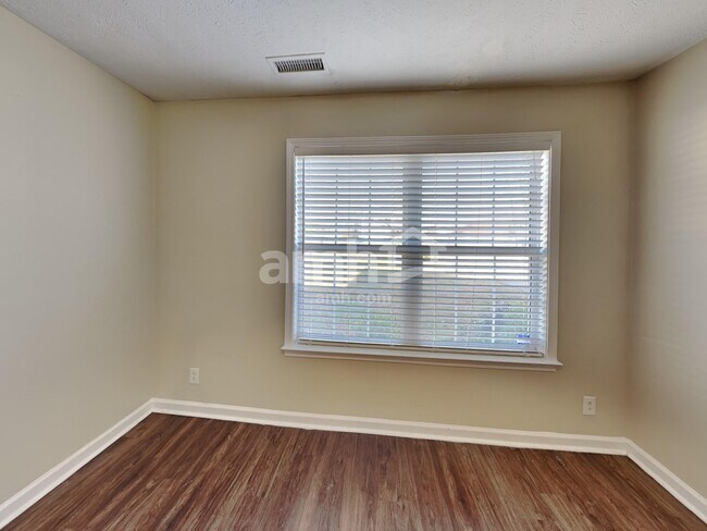 Building Photo - 803 Buckhaven Dr