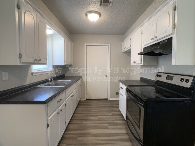 Building Photo - 14206 NE 4th St