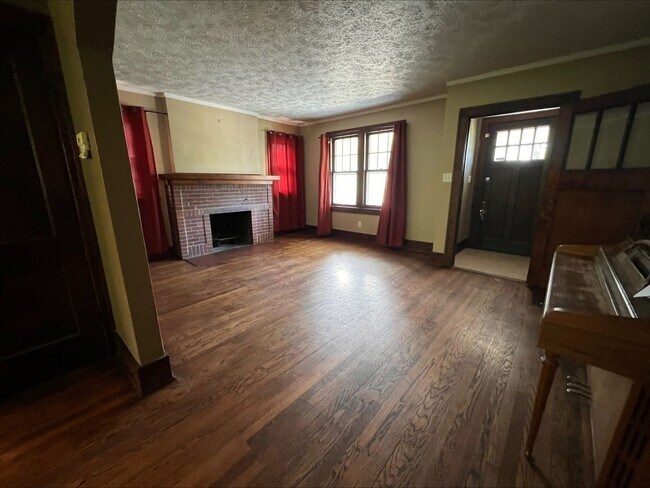 Building Photo - Coming Soon!!! Spacious 5 bedroom House Wi...