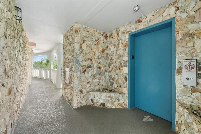 Building Photo - 3004 Portofino Isle