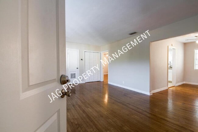 Building Photo - 2761 St Johns Ave