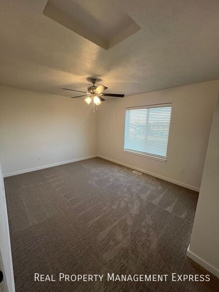 Building Photo - Stylish 1 Bed 1.5 Bath Townhome