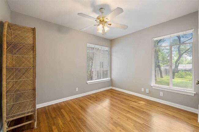 Building Photo - 2605 W 49th St