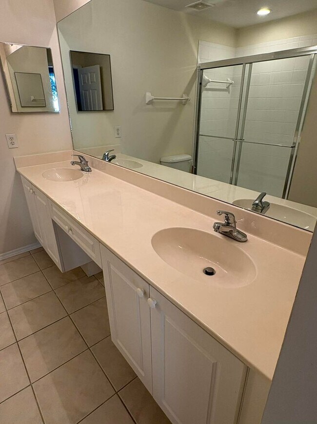 Building Photo - 2/2 Condo for Rent in Fort Myers