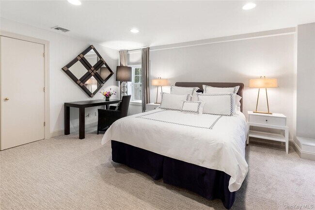 Building Photo - 7 Stillwaters Ln