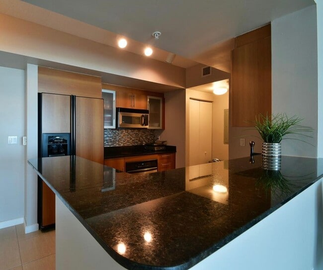 Building Photo - Two-Bedroom Residence with Bay and River V...