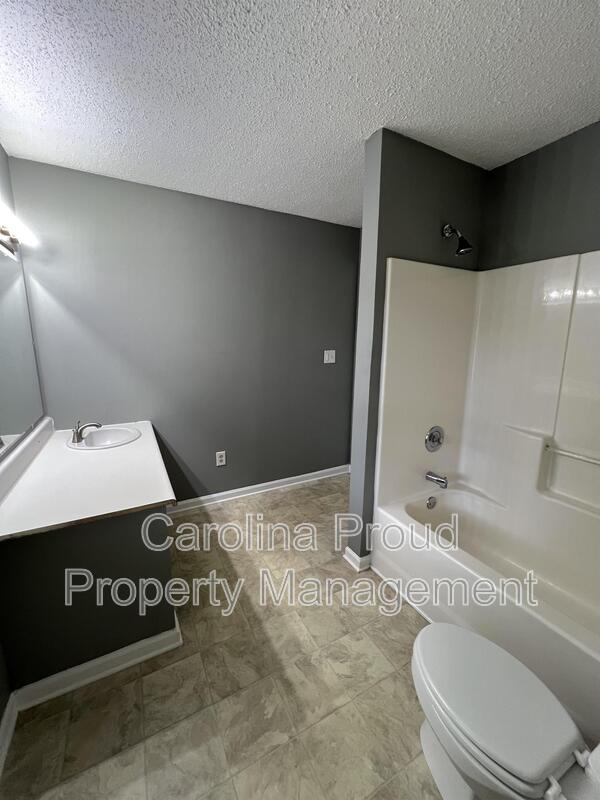 Building Photo - 487 Huntingridge Rd