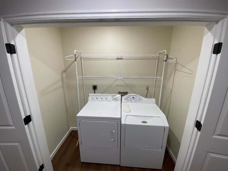 Building Photo - 2265 S Linda Wy