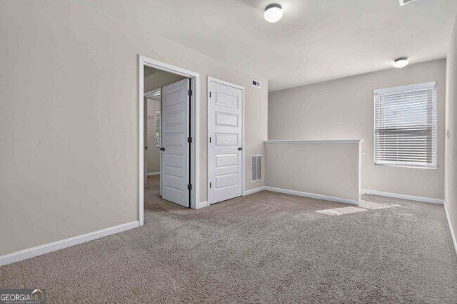 Building Photo - 3744 Hampshire Walk SW