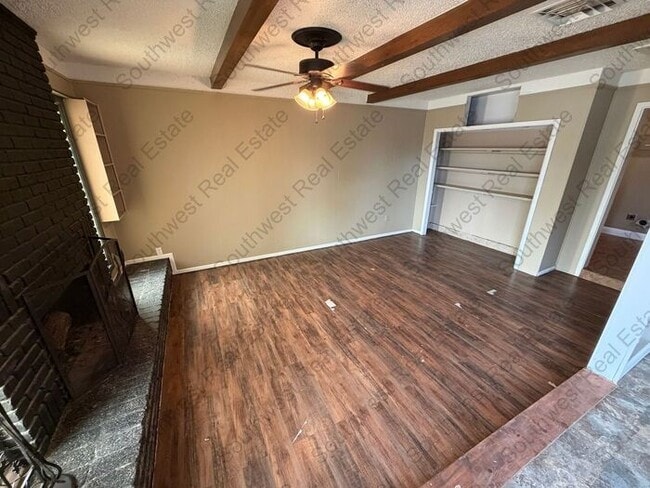 Building Photo - Spacious 3 bedroom 2 bath home