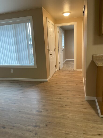 Entry - 3324 NE Lancaster St