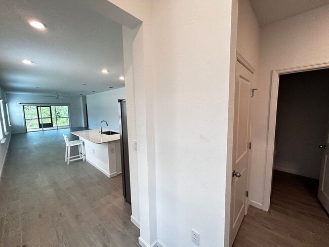 Building Photo - Modern Newer Build 3 Bed 2.5 Bath. Garage. Patio. In-Unit Laundry. Internet and Lawn Care Included!