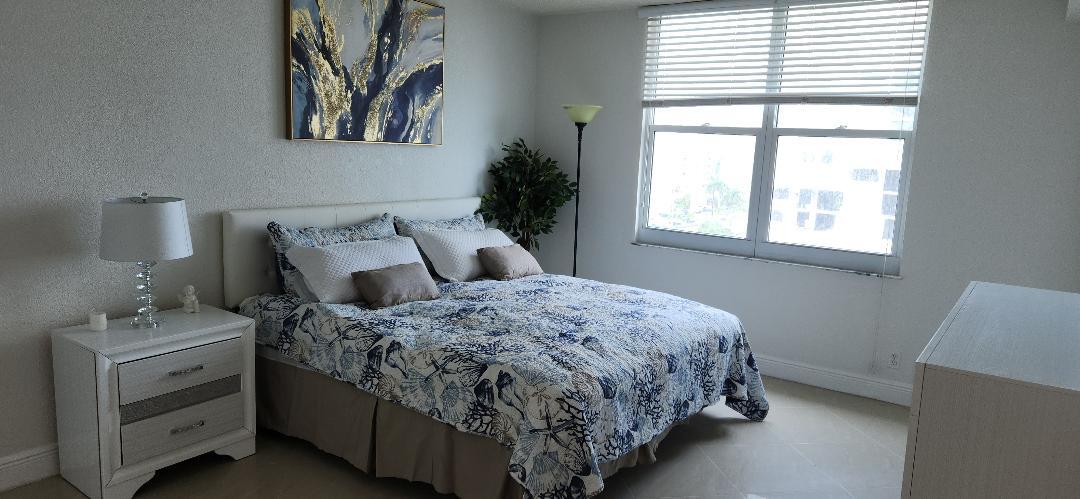 king size bed - 2501 S Ocean Dr
