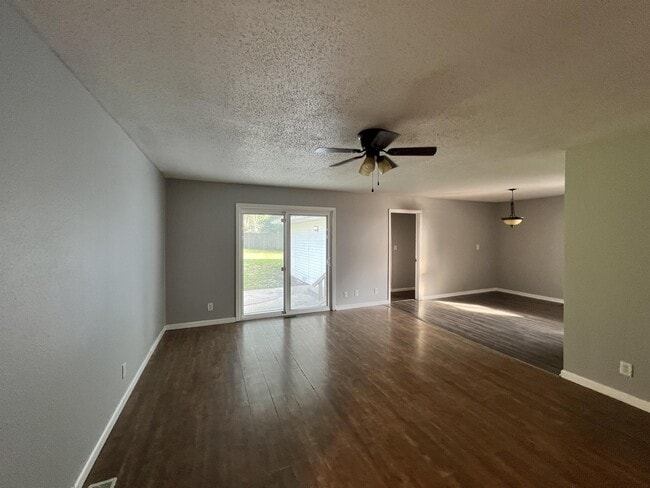 Building Photo - 221 Devonshire Dr