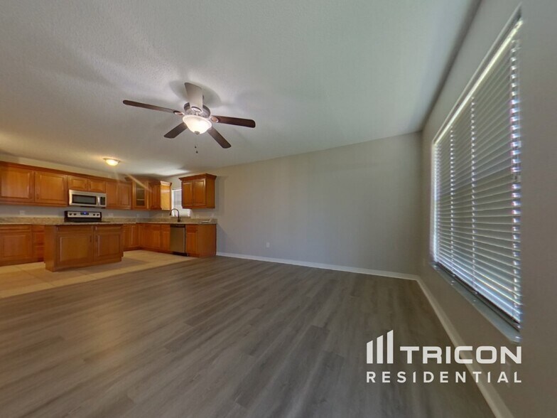Building Photo - 2046 Knollcrest Dr