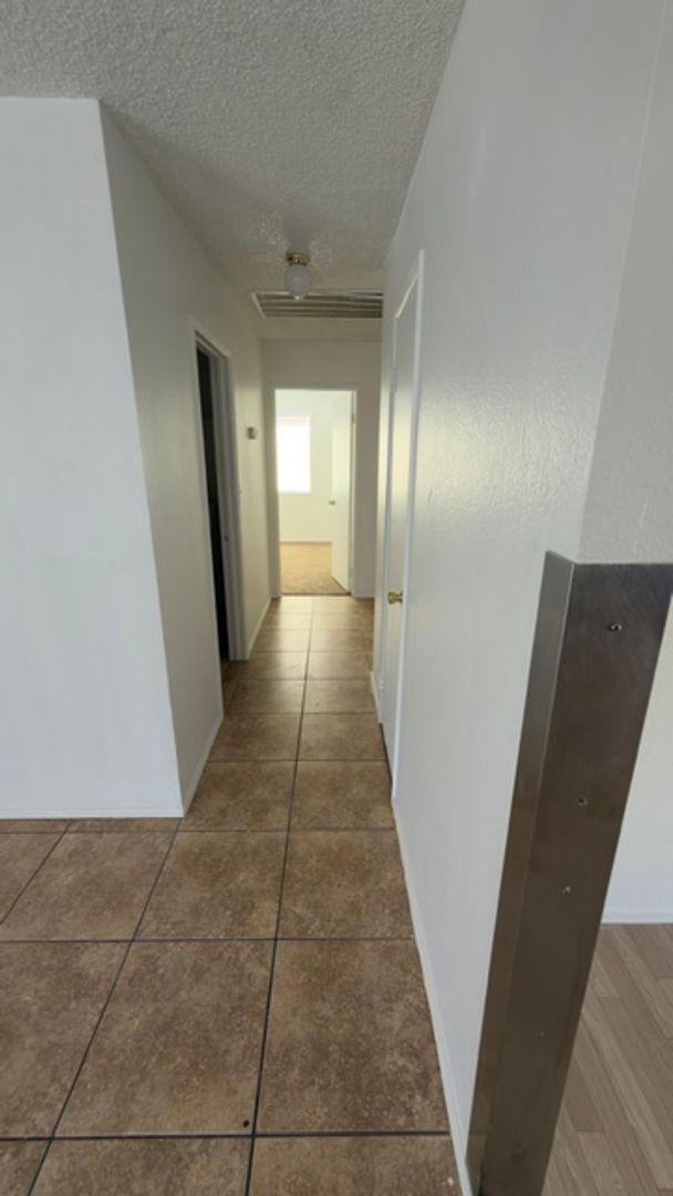 Building Photo - 4295 Sunnyview Ct