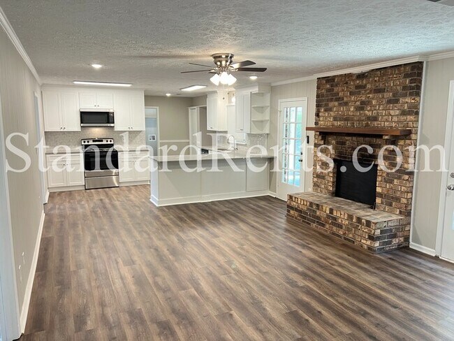 Building Photo - 4072 Plantation Dr