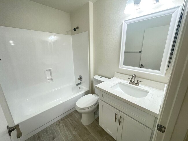 Building Photo - 1113 W Sparrow Dr