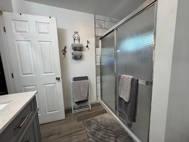 Building Photo - 3 BR 2 bath Furnished home Utilities Included & Brand new Interior-Custom Remodel