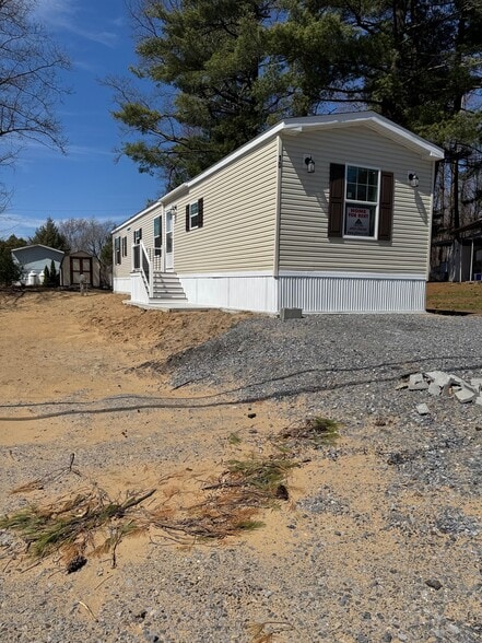 Building Photo - 10 Saratoga Dr