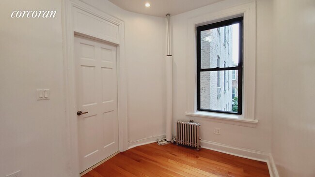 Building Photo - 132 N 1st St