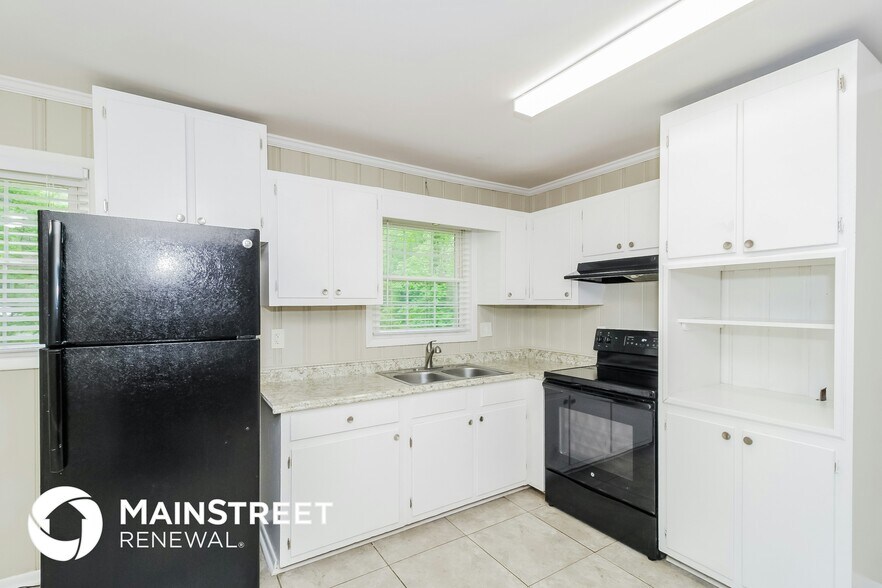 Building Photo - 5550 Longmeadow Ln