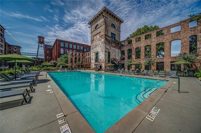 Building Photo - 170 Boulevard SE
